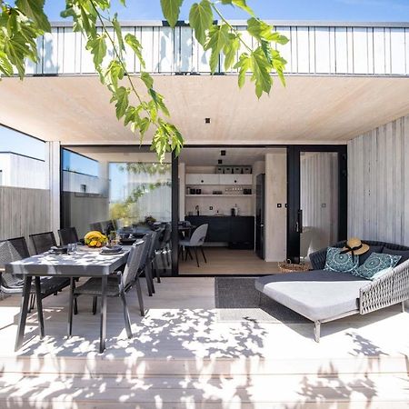 Arcadia Eco-Luxe Mobile Homes With Infinity Pool By Oiko Collection Privlaka  Zewnętrze zdjęcie