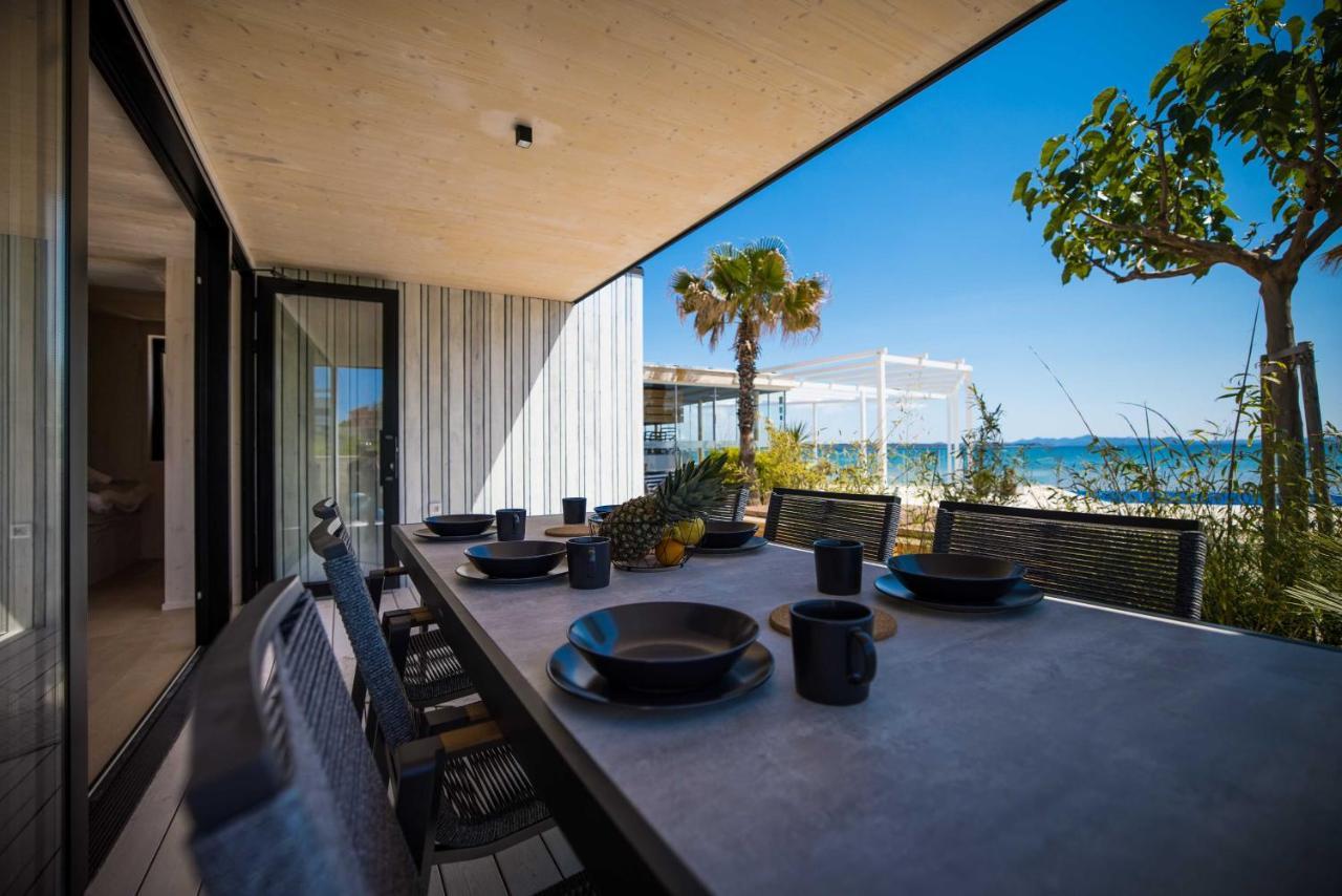 Arcadia Eco-Luxe Mobile Homes With Infinity Pool By Oiko Collection Privlaka  Zewnętrze zdjęcie