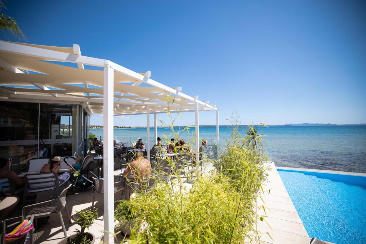 Arcadia Eco-Luxe Mobile Homes With Infinity Pool By Oiko Collection Privlaka  Zewnętrze zdjęcie