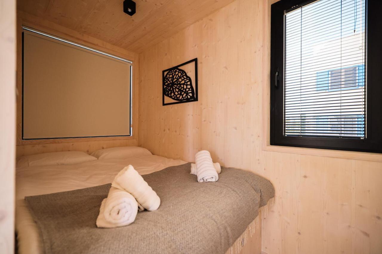 Arcadia Eco-Luxe Mobile Homes With Infinity Pool By Oiko Collection Privlaka  Zewnętrze zdjęcie