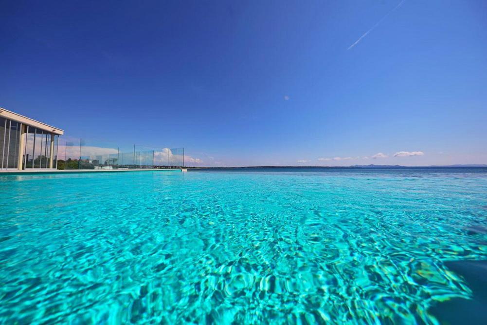 Arcadia Eco-Luxe Mobile Homes With Infinity Pool By Oiko Collection Privlaka  Zewnętrze zdjęcie